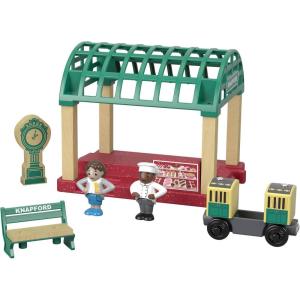 Thomas & Friends Wooden Toy Knapford Train Station Playset with Figures & Passenger Coach for Preschool Pretend Play Kids Ages 3+ Years
