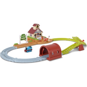 Thomas & Friends Toy Train Set by Fisher-Price, Bell Station Playset with Push-Along Thomas Engine, Ringing Bell, Tunnel, Gate & Expandable